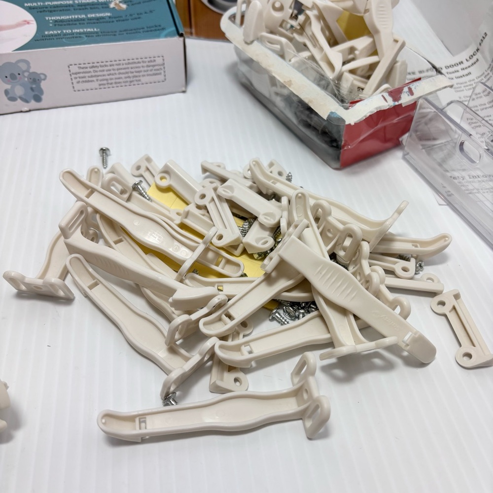 Child Safety Locks / Handel lock /Press Plug Protectors‎